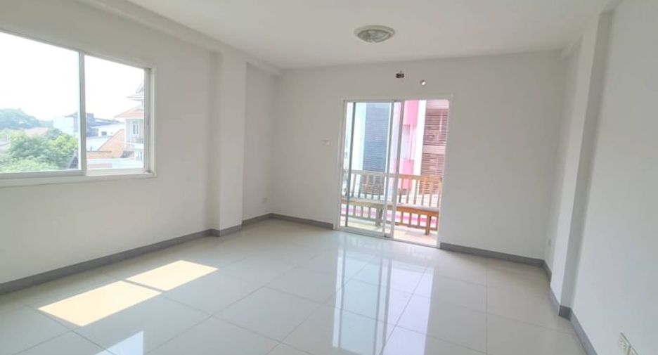 For sale 3 bedrooms retail Space in Mueang Chiang Mai, Chiang Mai