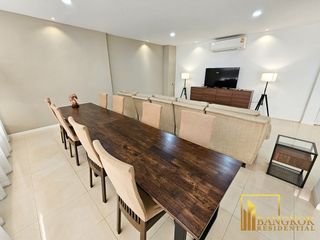 For rent 4 bedrooms townhouse in Yan Nawa, Bangkok
