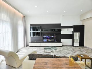 For rent 4 bedrooms townhouse in Yan Nawa, Bangkok