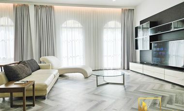 For rent 4 bedrooms townhouse in Yan Nawa, Bangkok