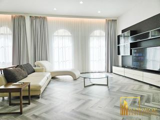 For rent 4 bedrooms townhouse in Yan Nawa, Bangkok