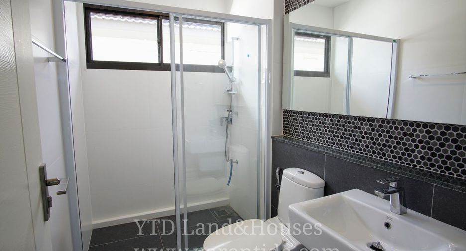 Casa en venta de 4 habitaciones en Bang Phli, Samut Prakan