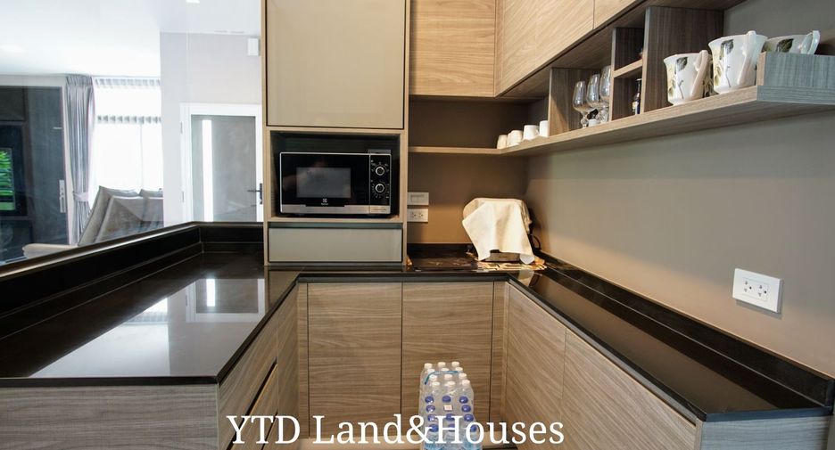 Casa en venta de 4 habitaciones en Bang Phli, Samut Prakan