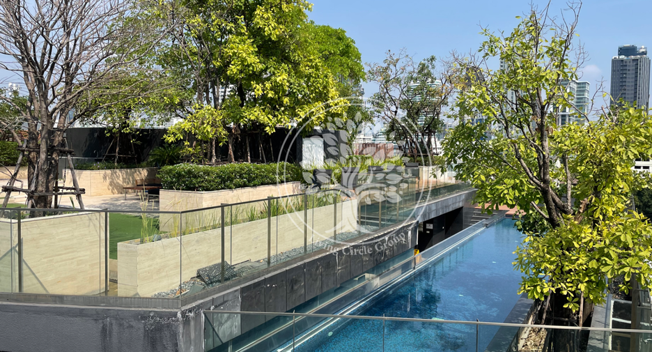 For sale 1 bed condo in Khlong Toei, Bangkok