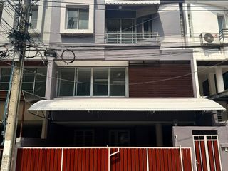 For rent 3 Beds townhouse in Wang Thonglang, Bangkok