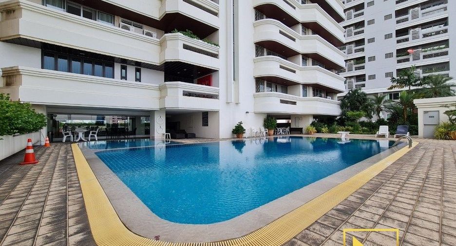 For rent 2 bedrooms condo in Khlong Toei, Bangkok