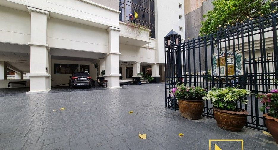 For rent 2 bedrooms condo in Khlong Toei, Bangkok