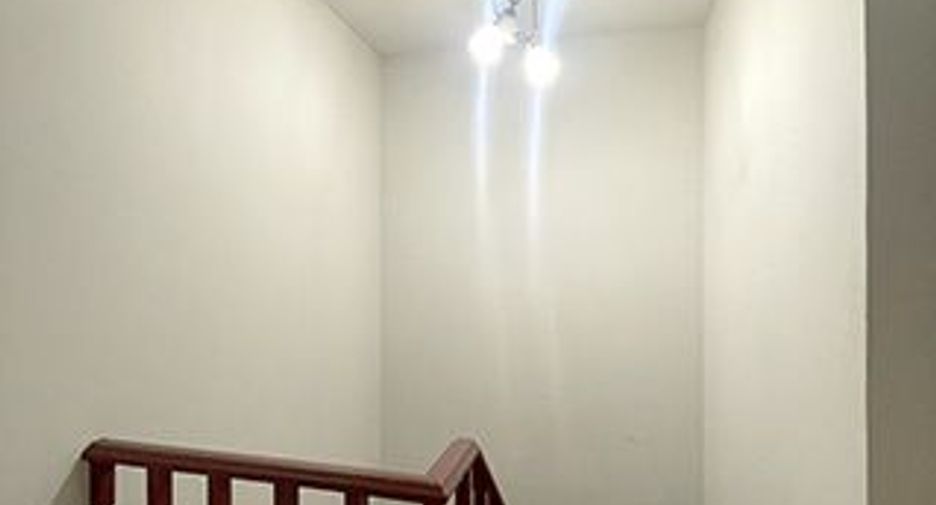 À vendre 4 chambres maison de ville à Mueang Samut Sakhon, Samut Sakhon