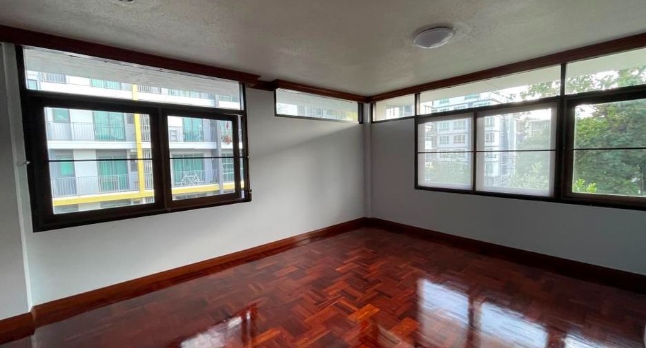 For rent 3 bedrooms apartment in Phaya Thai, Bangkok