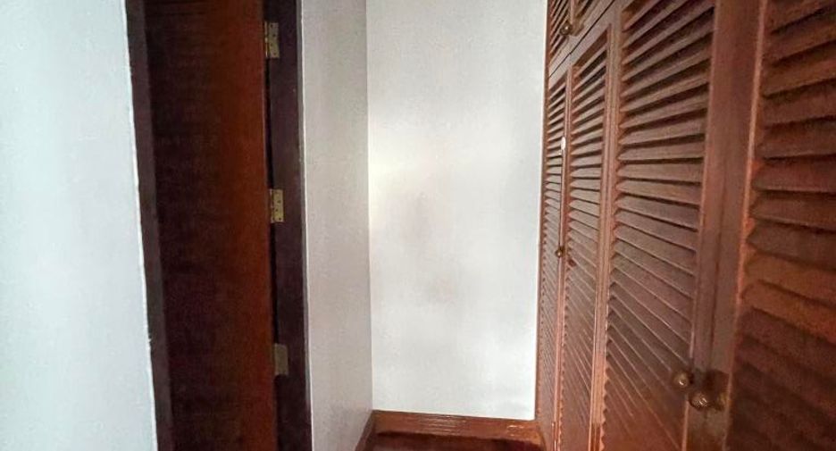 For rent 3 bedrooms apartment in Phaya Thai, Bangkok
