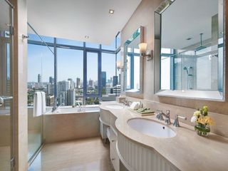 For rent 3 bedrooms condo in Pathum Wan, Bangkok