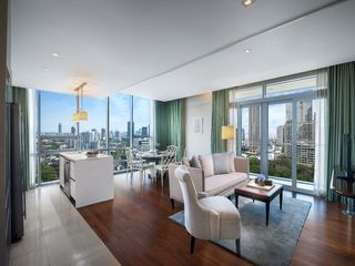 For rent 3 bedrooms condo in Pathum Wan, Bangkok