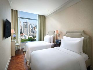 For rent 3 bedrooms condo in Pathum Wan, Bangkok