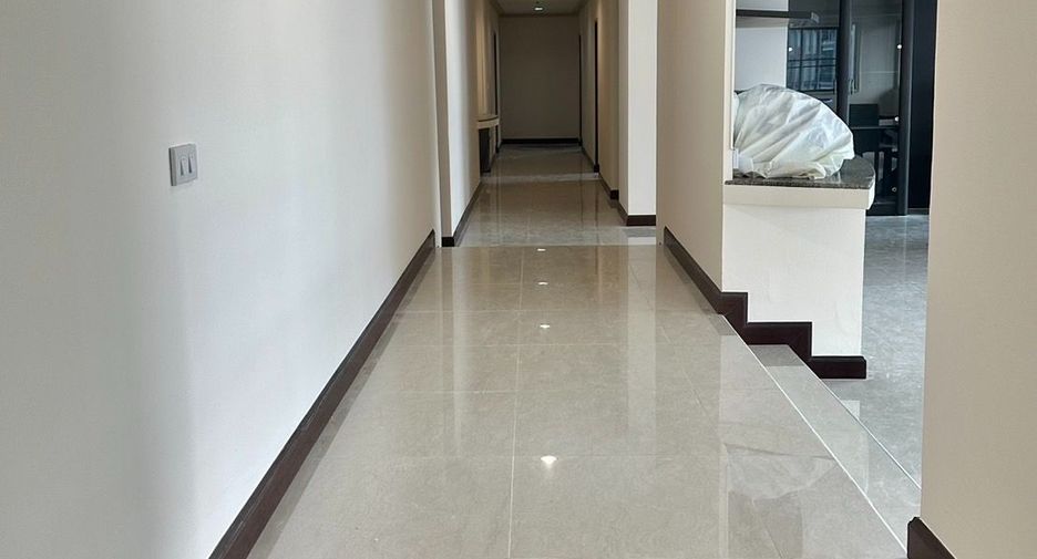 ให้เช่า 3 ห้องนอน คอนโด ใน วัฒนา, กรุงเทพฯ
