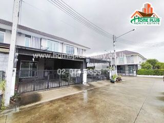 For sale 3 bedrooms townhouse in Mueang Pathum Thani, Pathum Thani