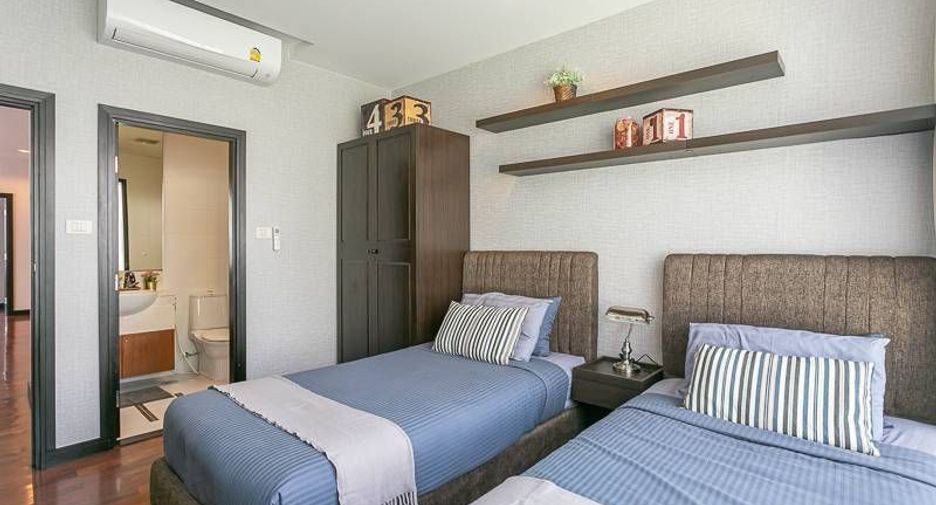 For rent 3 bedrooms condo in Khlong Toei, Bangkok