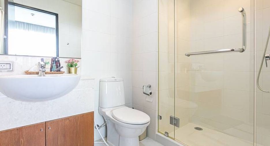 For rent 3 bedrooms condo in Khlong Toei, Bangkok