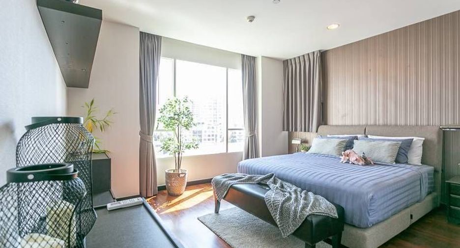 For rent 3 bedrooms condo in Khlong Toei, Bangkok