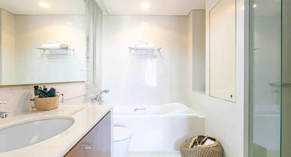 For rent 3 bedrooms condo in Khlong Toei, Bangkok