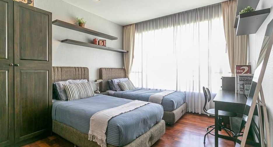 For rent 3 bedrooms condo in Khlong Toei, Bangkok