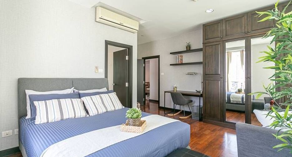 For rent 3 bedrooms condo in Khlong Toei, Bangkok