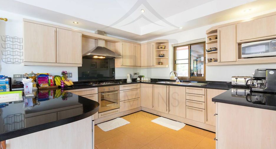 For rent 4 bedrooms villa in Mueang Phuket, Phuket