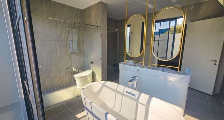 Casa en venta de 5 habitaciones en Bang Khen, Bangkok