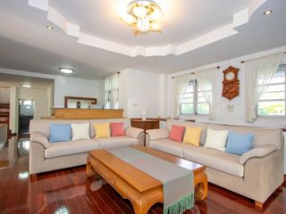 For sale 4 bedrooms house in Mueang Chiang Mai, Chiang Mai