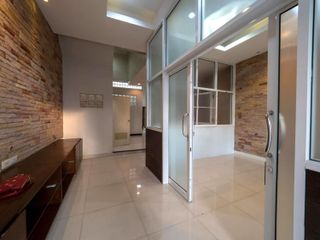 For rent 4 Beds retail Space in Phra Khanong, Bangkok