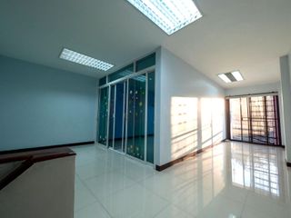 For rent 4 bed retail Space in Phra Khanong, Bangkok