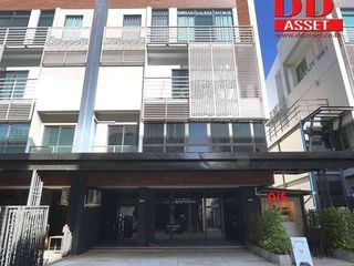 For sale 4 bed retail Space in Khlong Sam Wa, Bangkok