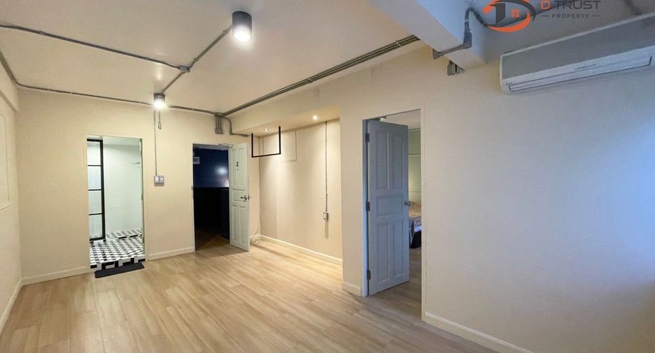 For rent 7 bed townhouse in Sathon, Bangkok