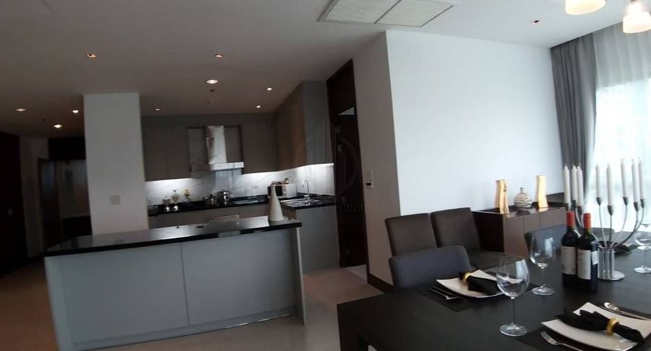 For rent 3 bedrooms condo in Pathum Wan, Bangkok