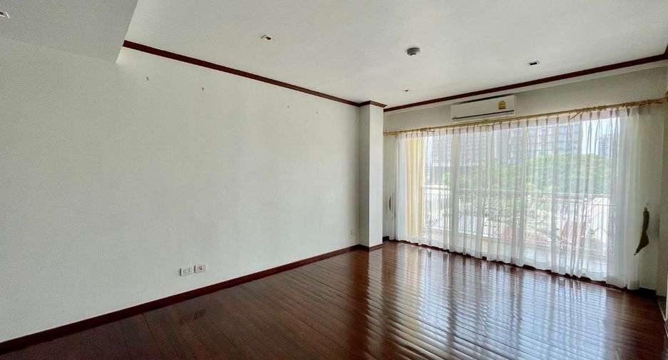 For rent 3 bedrooms condo in Khlong Toei, Bangkok