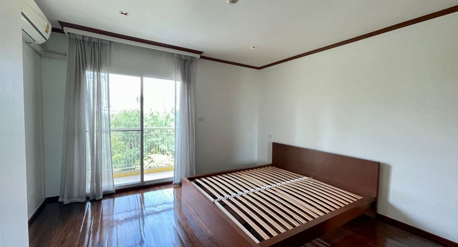 For rent 3 bedrooms condo in Khlong Toei, Bangkok