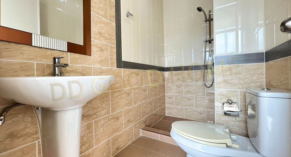 Reihenhaus zum Kauf mit 4 Zimmer in Sai Noi, Nonthaburi