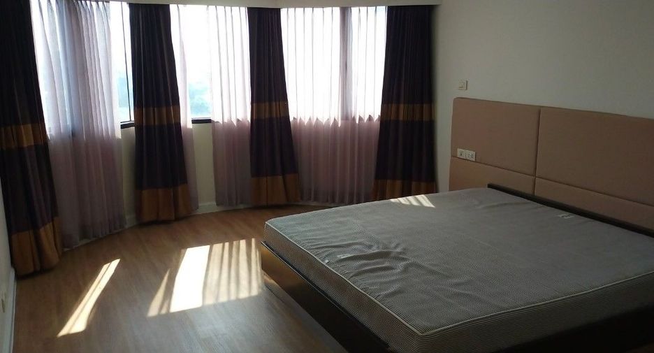 For rent 2 bedrooms condo in Khlong Toei, Bangkok