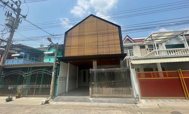 For rent 4 Beds townhouse in Wang Thonglang, Bangkok