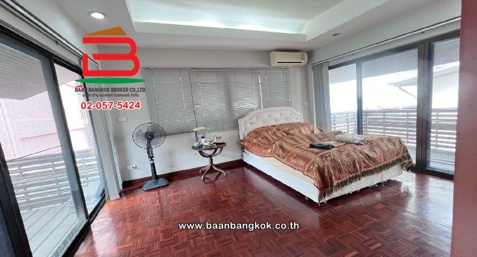 For rent 5 bedrooms townhouse in Phaya Thai, Bangkok