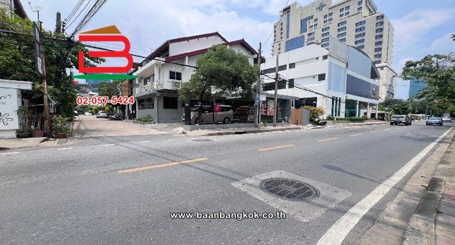 For rent 5 bedrooms townhouse in Phaya Thai, Bangkok