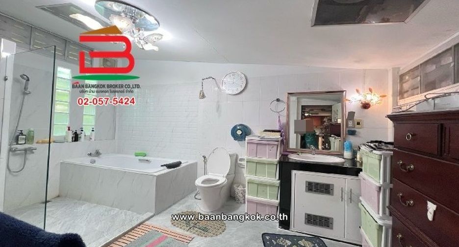 For rent 5 bedrooms townhouse in Phaya Thai, Bangkok