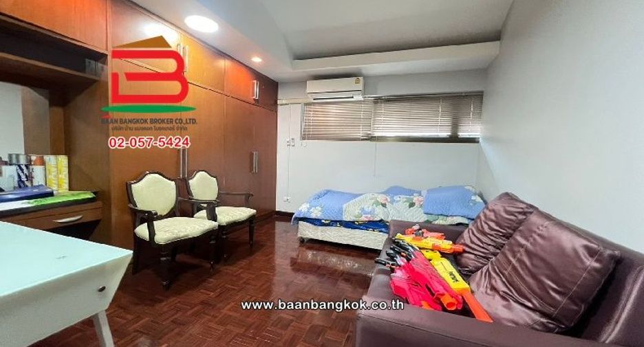 For rent 5 bedrooms townhouse in Phaya Thai, Bangkok