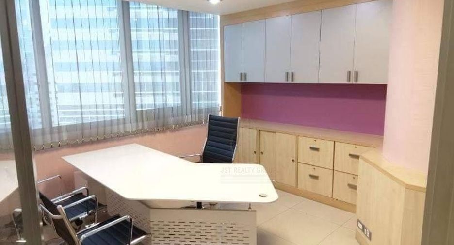 For rent 4 bedrooms office in Khlong Toei, Bangkok