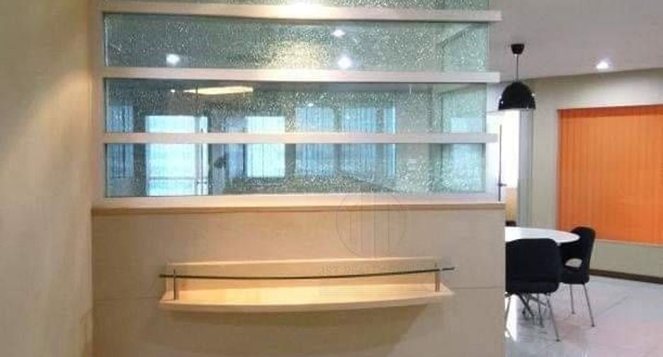 For rent 4 bedrooms office in Khlong Toei, Bangkok