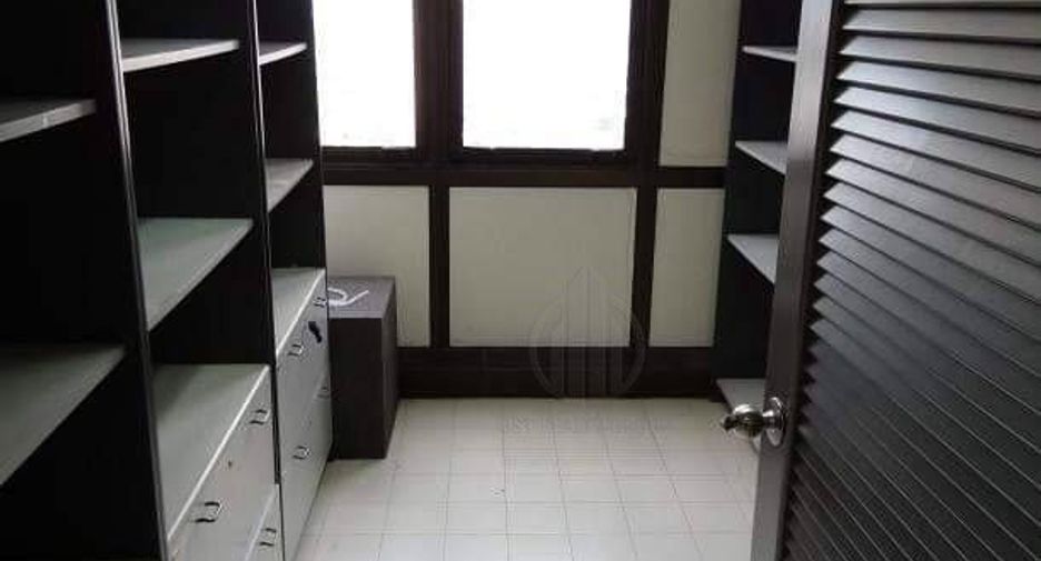 For rent 4 bedrooms office in Khlong Toei, Bangkok