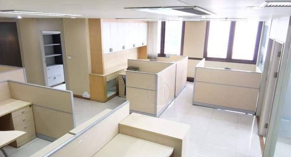 For rent 4 bedrooms office in Khlong Toei, Bangkok