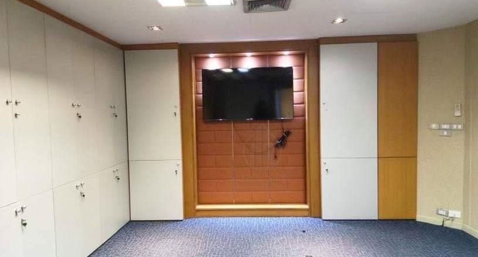 For rent 4 bedrooms office in Khlong Toei, Bangkok