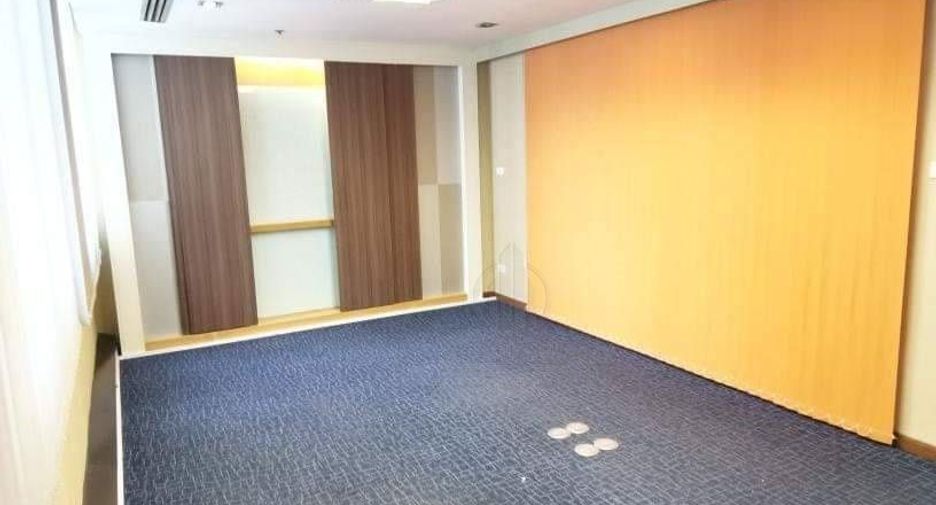 For rent 4 bedrooms office in Khlong Toei, Bangkok