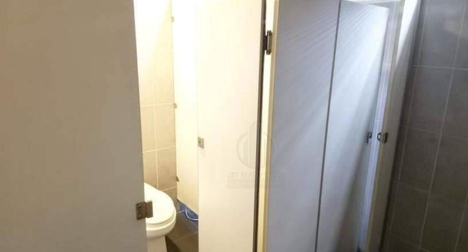 For rent 4 bedrooms office in Khlong Toei, Bangkok