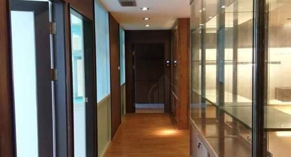 For rent 4 bedrooms office in Khlong Toei, Bangkok